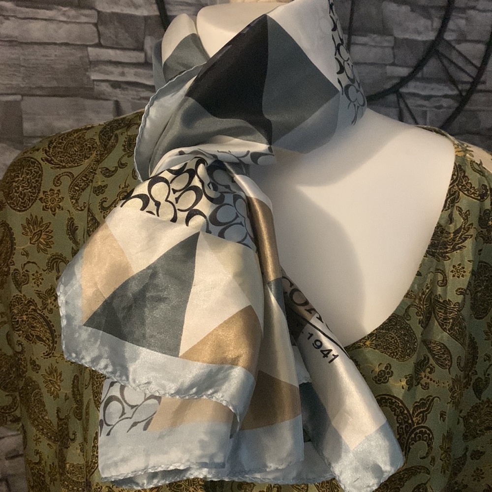 Beautiful rare Extra large authentic coach silk scarf wrap